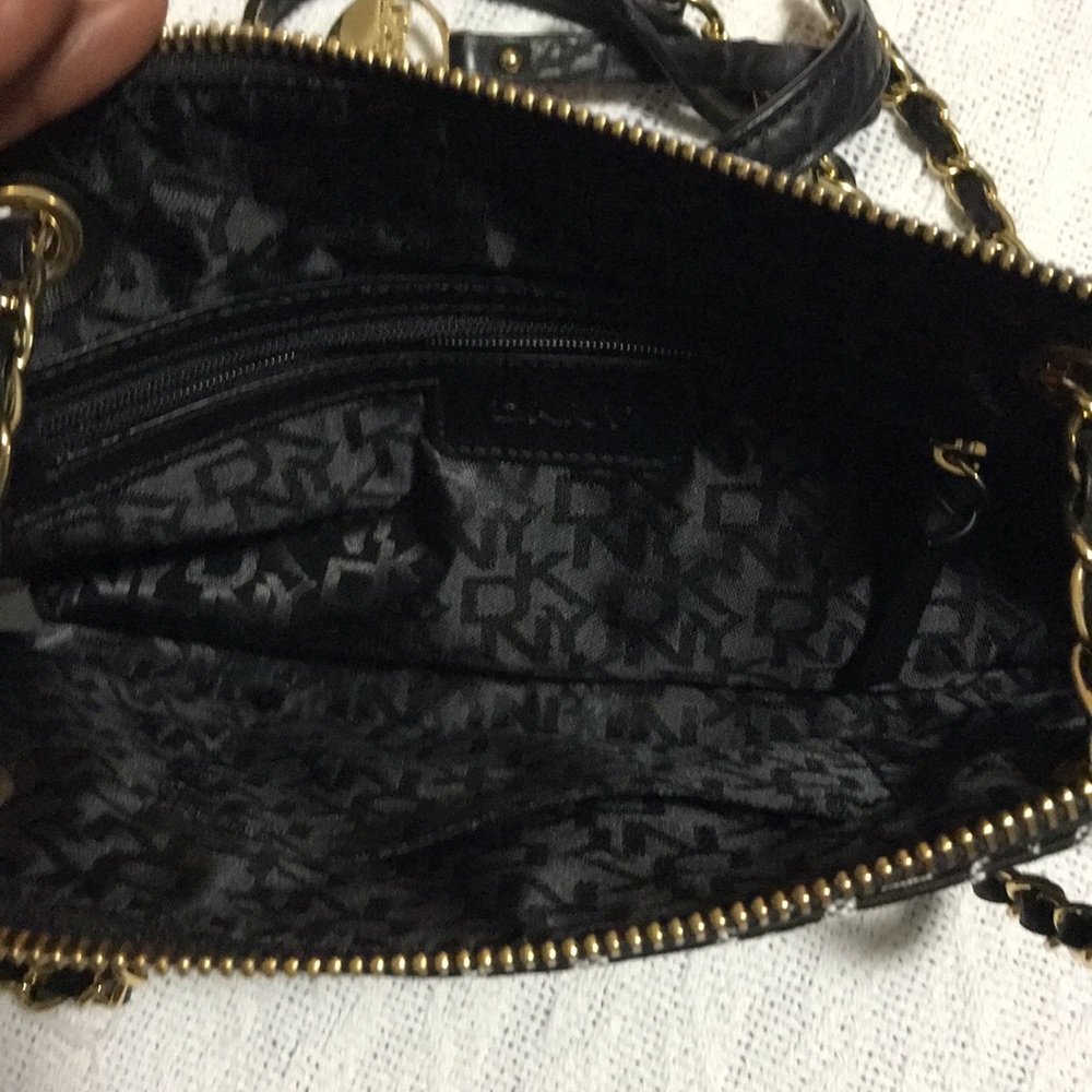 DKNY shoulder purse. - Picture 6 of 7